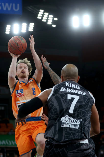 站上罚球线 站上罚球线