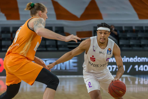 在这个背景 在这个背景